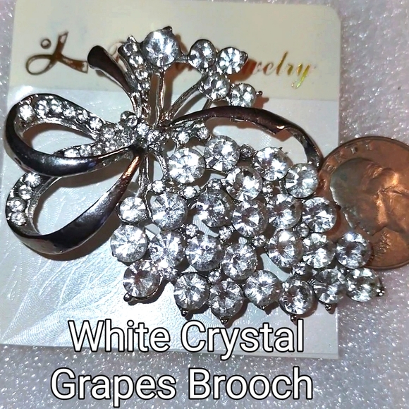 Cluster of Grapes Brooch - Picture 7 of 11